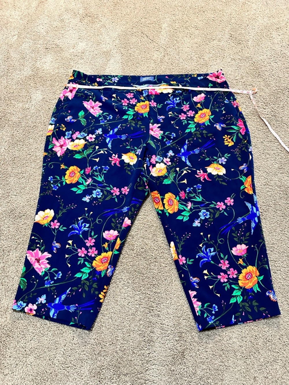 Old Navy Harper mid rise floral crop pants size 26 - Picture 5 of 11
